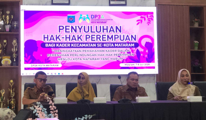 Kader PKK mengikuti Penyuluhan Hak-Hak Perempuan